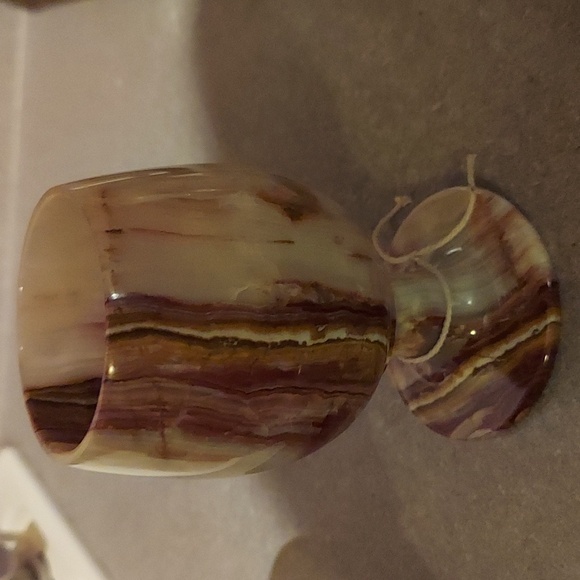 2 Onyx wine glasses - Picture 2 of 6